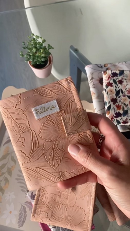 ✨ ¡Otro pedido que se va! ✨  Hoy os enseño un pedido muy especial, compuesto por varias carpetas completas y un montón de nuestras carpetas 
